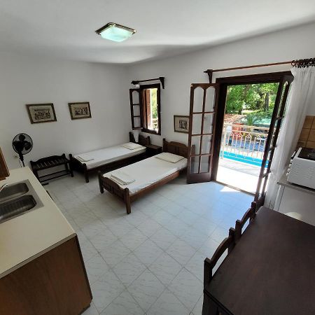 Amalia Apartments Koukounaries Ngoại thất bức ảnh