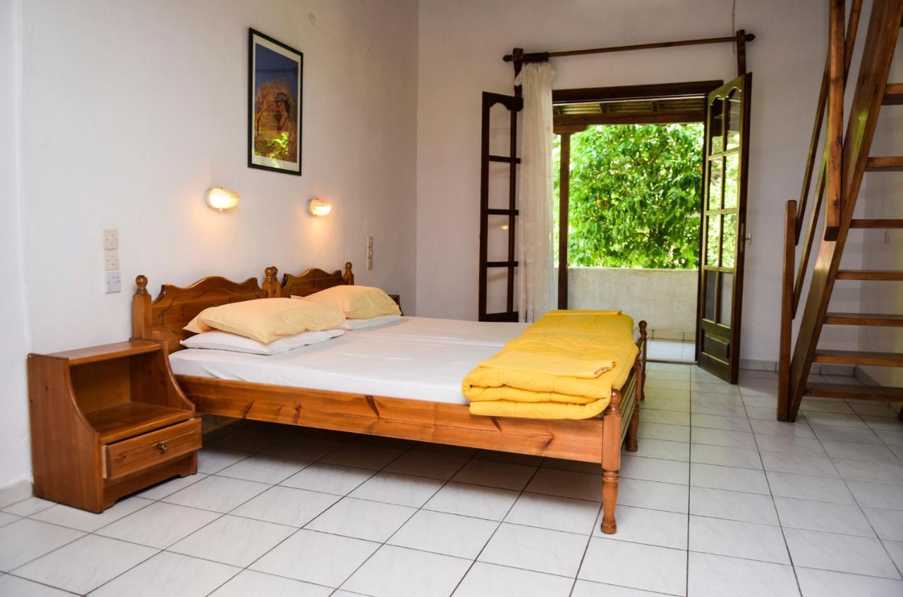 Amalia Apartments Koukounaries Ngoại thất bức ảnh