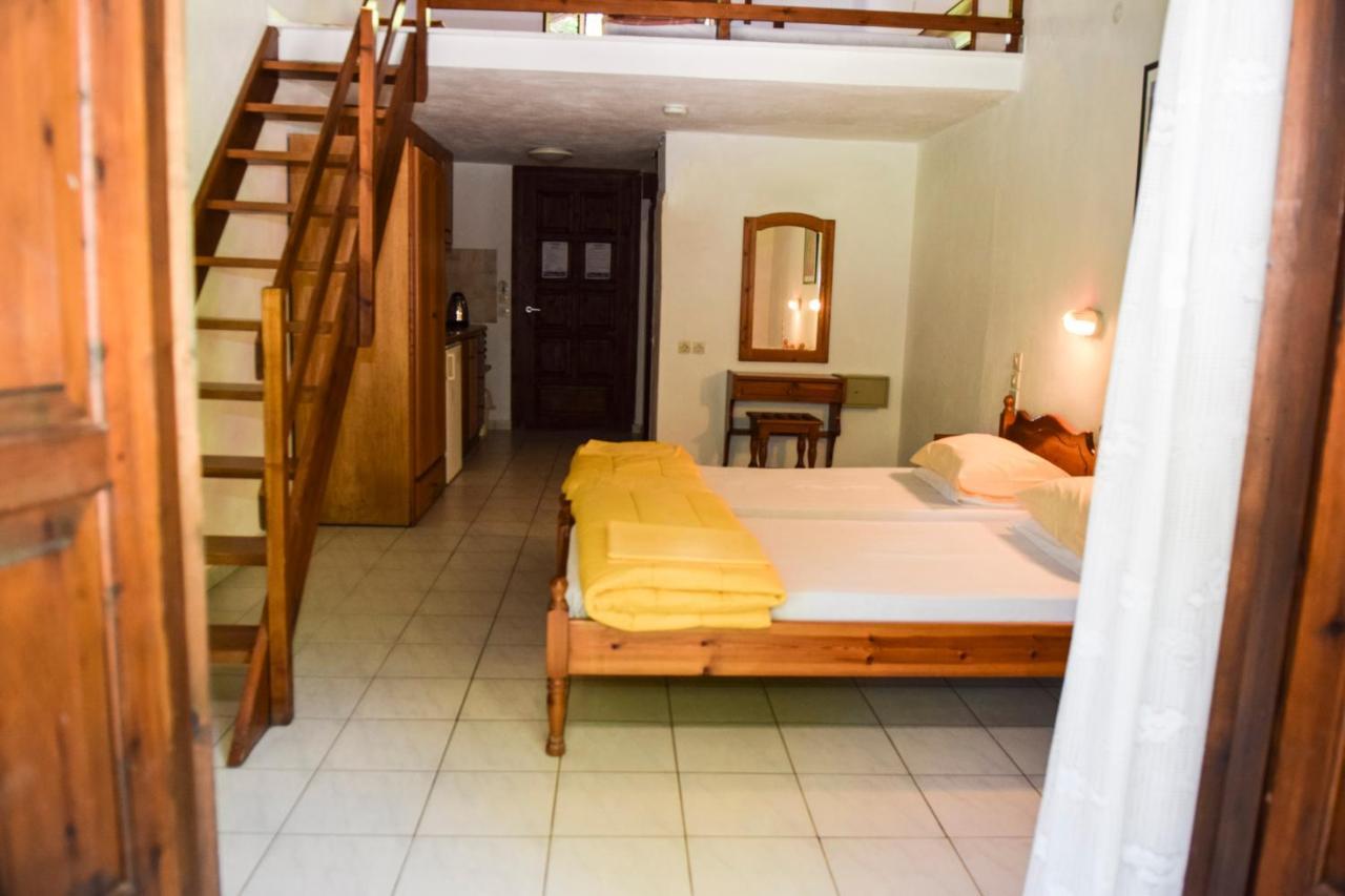 Amalia Apartments Koukounaries Ngoại thất bức ảnh