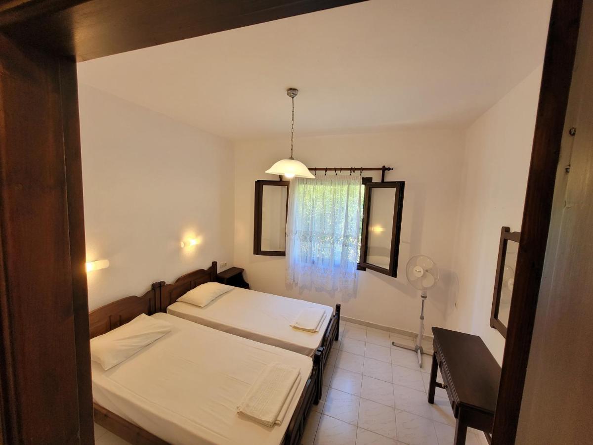 Amalia Apartments Koukounaries Ngoại thất bức ảnh