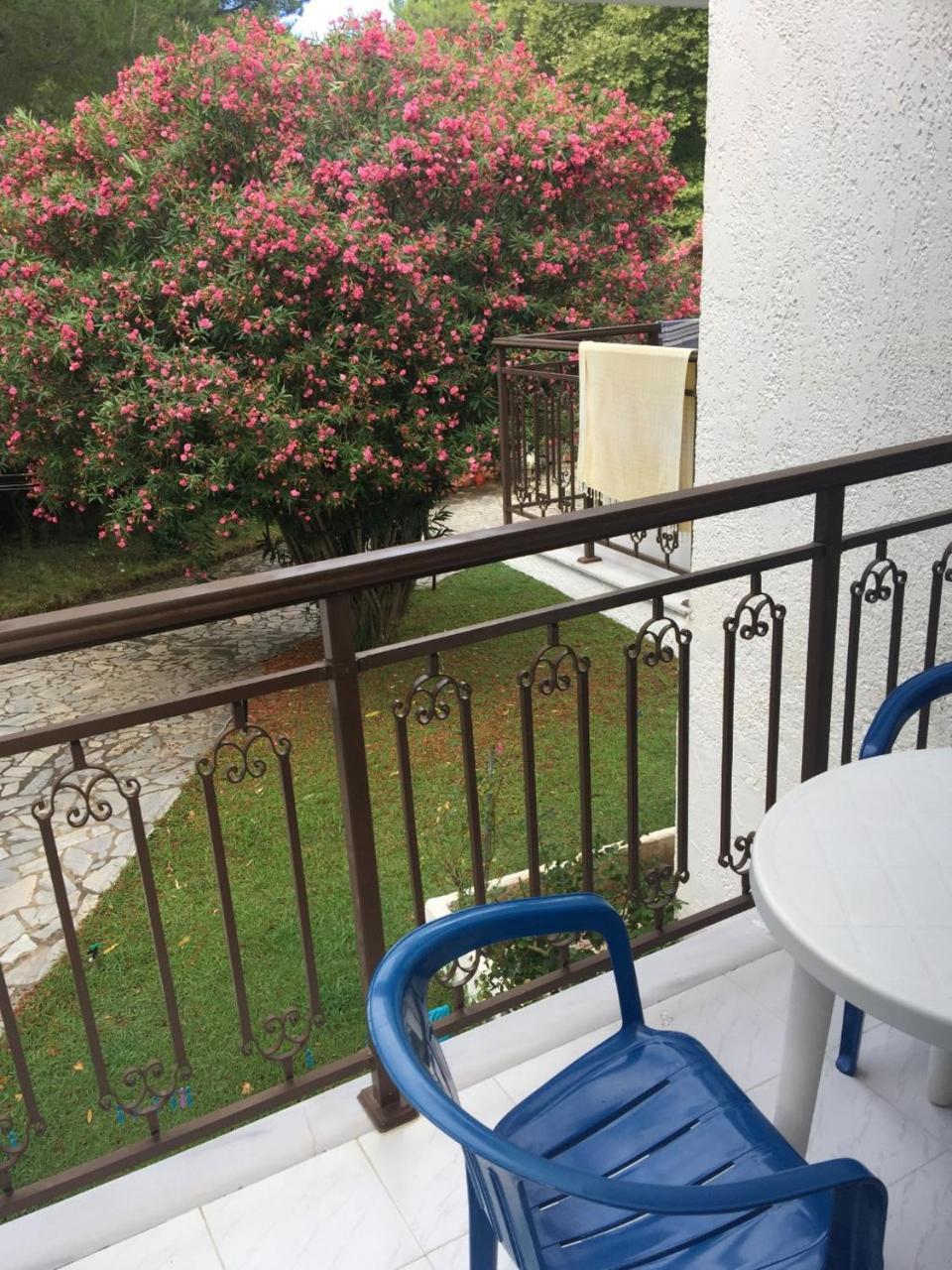 Amalia Apartments Koukounaries Ngoại thất bức ảnh